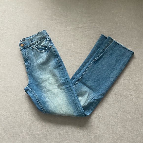 DL1961 high rise straight leg blue jeans. - Picture 2 of 12